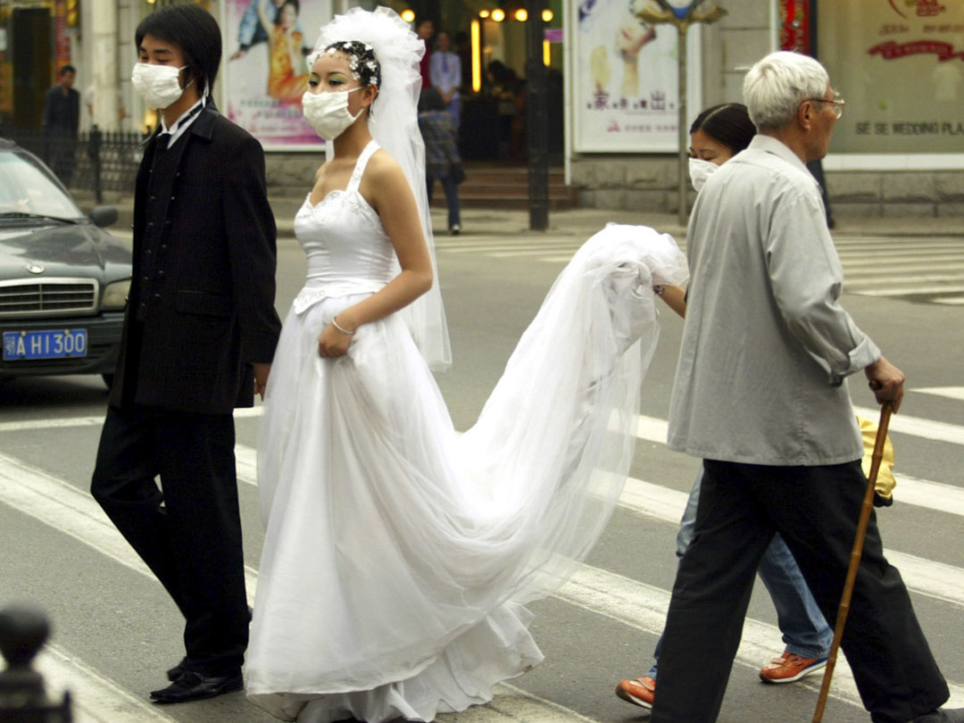 newlyweds_wearing_masks